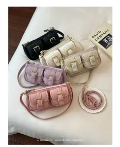 Gedetailleerd overzicht van trendy retro dames schoudertassen met dubbele voorzakken.