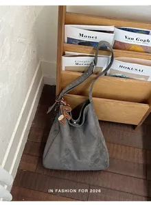 Stijlvolle grijze suède tote bag voor dames, trendy minimalistische schoudertas voor dagelijks gebruik.
