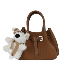 Bolso de cubo marrón tejido para mujer, elegante bolso de hombro con colgante de oso.