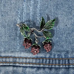 Vintage Alloy Rhinestone Flower Grape Brooch Pin Enamel Fruit Metal Pin For Women Retro Banquet Party Jewelry Gift