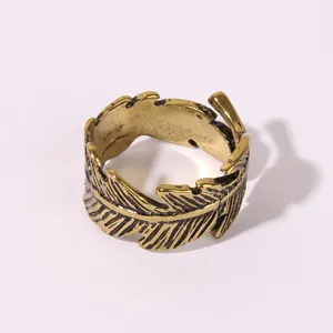 Bague plume dorée vintage pour femmes, bague ouverte en alliage tendance, bijoux élégants.