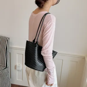 Μαύρη πλεκτη τσάντα bucket για γυναίκες κομψή casual τσάντα ώμου καθημερινή μόδα αξεσουάρ