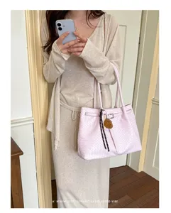 Chic pink woven tote bag for women, large capacity stylish shoulder bag for daily commute.