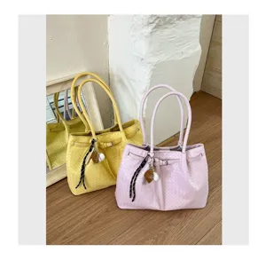 Woven tote bag for women large capacity shoulder bag stylish commuter leather handbag style