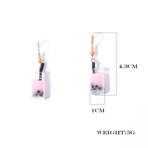 Simpatici orecchini pendenti bubble tea per donne, tazza rosa con ganci dorati stile carino.