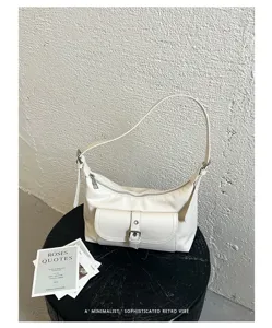 Minimalistische witte lederen schoudertas voor dames, chique retro hobo tas met voorzak.