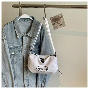 Weisse Nylon Segeltuch Umhaengetasche Dumpling Tasche fuer Damen, Freizeit Pendeln Alltag.