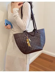 Korean casual large capacity shoulder tote bag for women early autumn commute bag