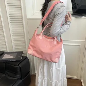 Gran bolsa de viaje de nailon, bolso de hombro casual y bolso de mano para mujer.