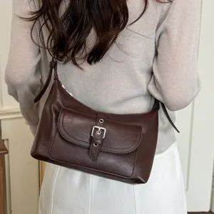 Dames vintage bruine schoudertas okseltas hobo tas met voorzak en metalen gesp sluiting.