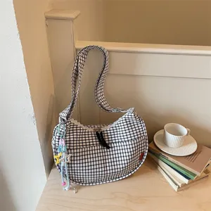 Borsa a tracolla a quadri bianco e nero casual borsa a secchiello elegante per donne.