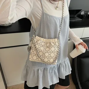 Chic women's quilted chain bucket bag, stylish retro PU leather shoulder crossbody bag for daily.