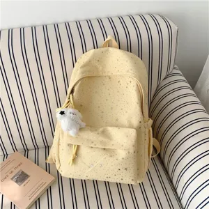 Sac a dos en toile jaune imprime etoile avec pendentif peluche pour usage quotidien.