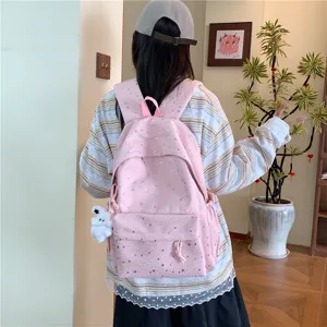 Vue détaillée d'un sac à dos rose mignon avec imprimé d'étoiles, léger et pratique.