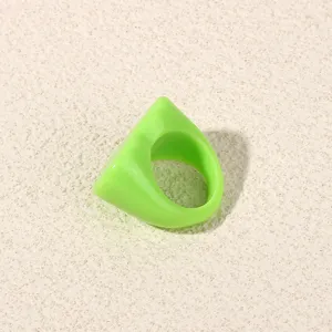 Green acrylic heart ring for women, simple chunky resin geometric statement finger jewelry.