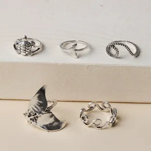 Set 5 vintage ασημένια δαχτυλίδια θέμα ωκεανός με σχέδιο χελώνα και ουρά φάλαινας.