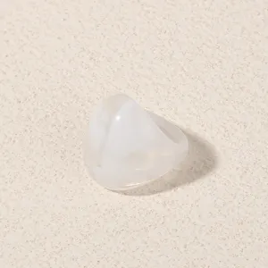 Minimalist white acrylic geometric ring for women, stylish smooth fashion resin finger jewelry.