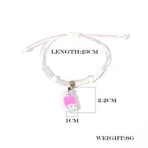 Bracciale intrecciato con ciondolo tè boba viola stile etnico fresco e dettagli.