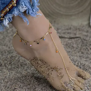 Goudkleurige enkelband met kleurrijke bedels strand zomertextuur sieraden voor dames.