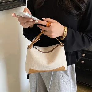 Kompesti gynaikeia tsanta omou se styl maxilari apo kamva casual tsanta xeiros gia to kalokairi