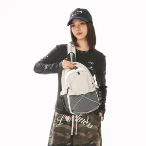 Lässiger Colorblock Rucksack für Damen, leicht und perfekt für Schule, Alltag und Outdoor.