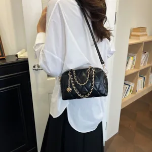 Koreaanse stijl zwarte gewatteerde ketting schoudertas voor dames, chique dagelijkse tas.
