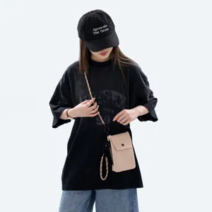 Vista dettagliata della mini borsa a tracolla alla moda, borsa casual per telefono da donna.