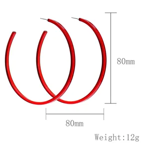 Rode acryl C-vormige creolen oorbellen, grote feeststijl, 80mm diameter lichtgewicht sieraden.