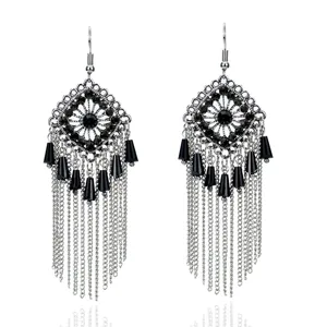 Pendientes largos de metal estilo bohemio con colgante de estrás en rombo para mujeres.