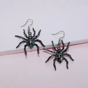Pendientes colgantes de araña gótica con diseño de insecto metálico oscuro para Halloween.