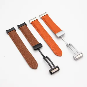 Cinturino di ricambio in vera pelle con fibbia magnetica pieghevole per smartwatch.