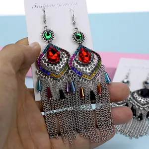 Pendientes colgantes de borlas largas étnicas vintage con diamantes de imitación y diseño metálico