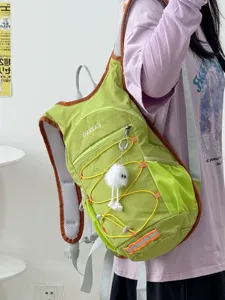 Petit sac à dos de randonnée léger pour femmes, idéal pour les voyages et le sport en plein air.