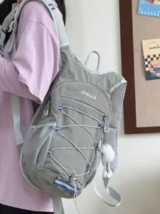 Sac à dos de randonnée extérieur léger pour voyage, sac de jour gris casual avec cordon.
