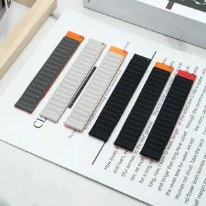 Details van 22mm magnetische siliconen horlogeband, flexibel ontwerp en diverse kleuren.