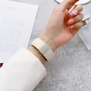 Cinturino magnetico in pelle di ricambio per Apple Watch, design elegante, confortevole.