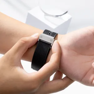 Replacement silicone watch band with metal screw buckle for Samsung Watch Ultra 47mm strap.