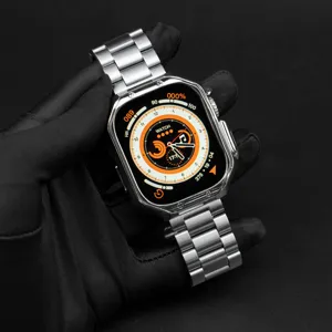 Cinturino per orologio in acciaio inossidabile e custodia per Apple Watch Ultra.