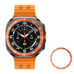 Bague de lunette en métal et protecteur de boîtier de montre orange pour montres.