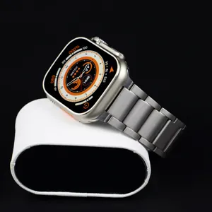 Metalliko louri rologiou apo titanio symvato me smart watch, elafry shedio, stilato axesesouar.