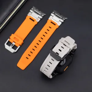 Detailansicht des robusten TPU-Uhrenarmbands mit Edelstahl-Metallverbinder im Explorer-Stil.
