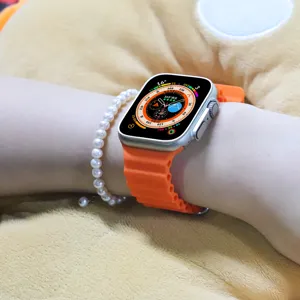 Ανταλλακτικό λουράκι σιλικόνης για smartwatch με ζωντανό πορτοκαλί κυματιστό σχέδιο.