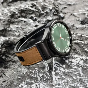 Detailansicht des Silikon-Leder-Uhrenarmbands kompatibel mit Samsung Galaxy Watch Modellen.