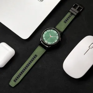Grunes Silikon-Leder Smartwatch Ersatzarmband mit sicherer schwarzer Metallschnalle.