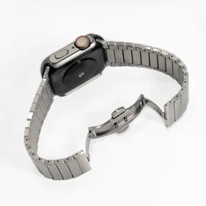 Cinturino per orologio in acciaio inossidabile con chiusura deployante per smartwatch.