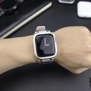 Robustes Ruestungsschutzgehaeuse und Armband Detailaufnahme, langlebiges Smartwatch Zubehoer