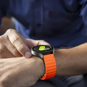 Universal silicone watch band with wave design, compatible with Samsung and Huawei smartwatches.