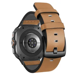 Vista dettagliata del cinturino in pelle per Samsung Galaxy Watch Ultra 47mm con connettore.