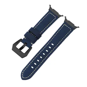 Detailansicht des blauen Crazy Horse Lederarmbands, kompatibel mit Smartwatches, hochwertiges Band.
