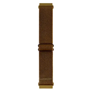 Dettaglio di cinturino per orologio elastico in nylon regolabile con fascia marrone e fibbia.
